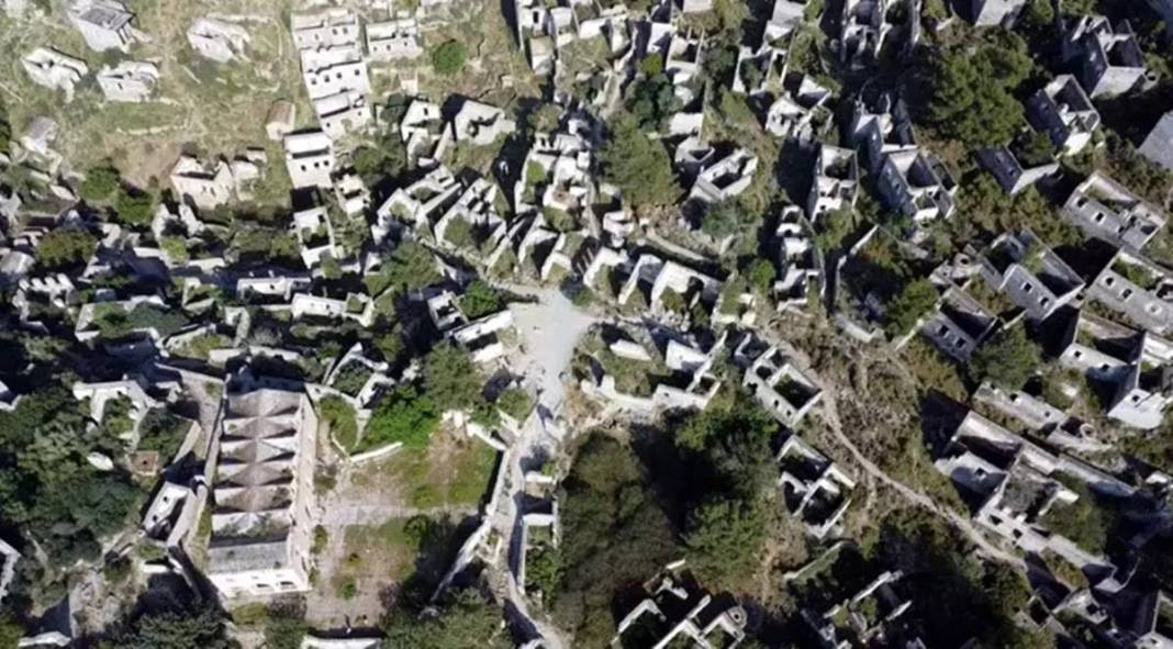 Türkiye'nin 'hayalet köyü' hem korkutuyor, hem büyülüyor! 67 yıldır öylece bomboş duruyor 6